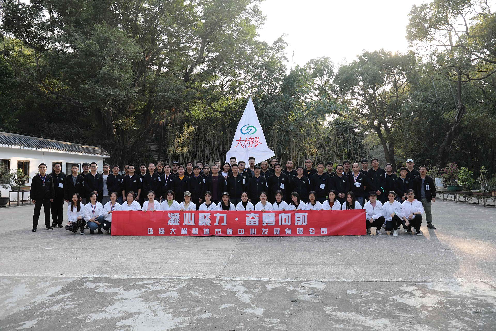 �����ľ�������������������ǰ��Ա����չ�˶�