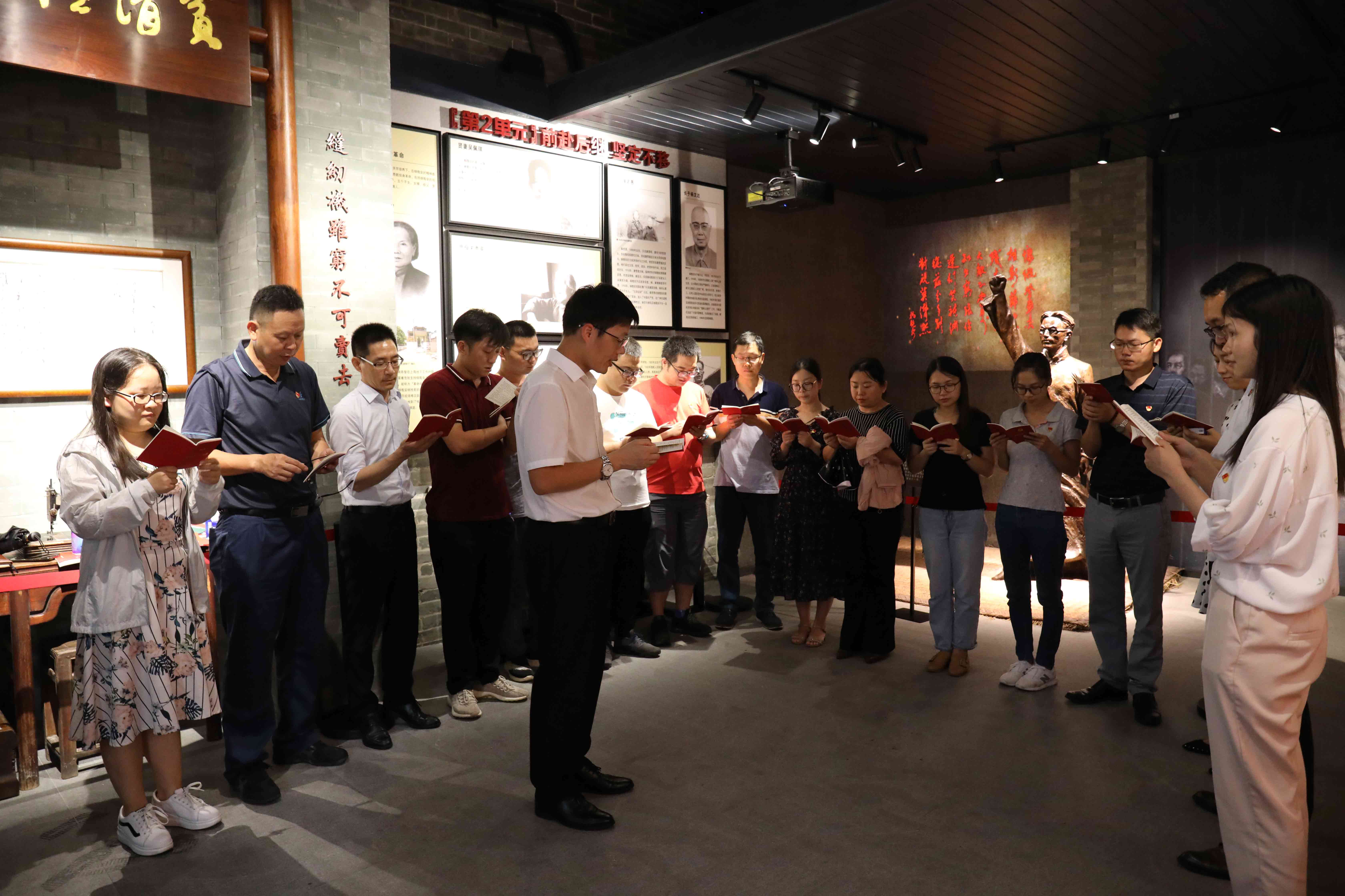 ���к�ɫ��������