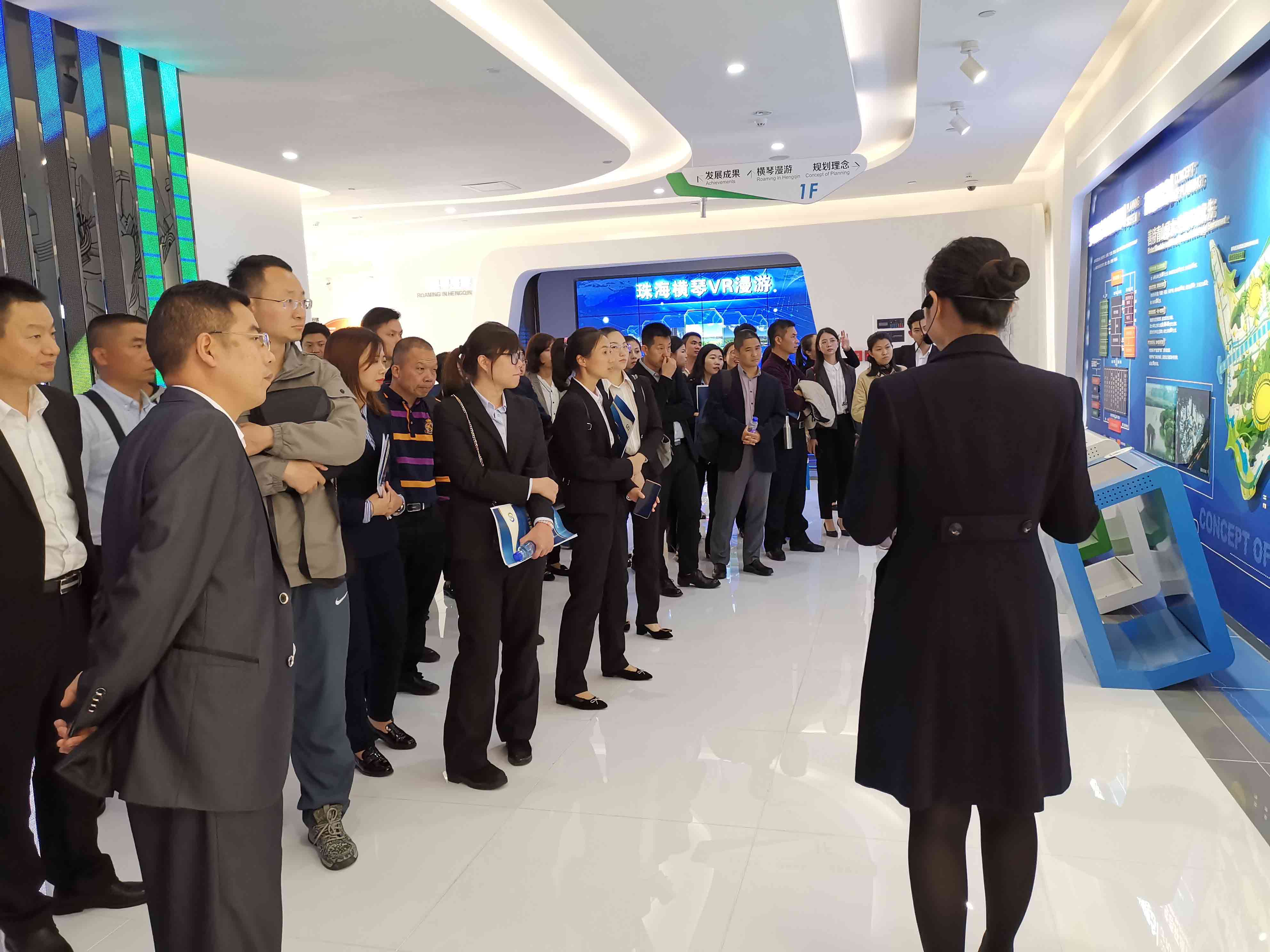 ��Ա����ѵ�˶�